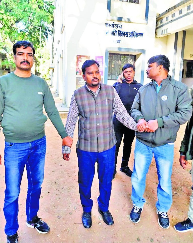 News of action against corruption : कल्याण विभाग का बड़ा बाबू रिश्वत लेते गिरफ्तार