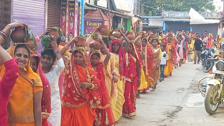 नौ दिवसीय रामकथा को लेकर निकाली गयी कलश यात्रा