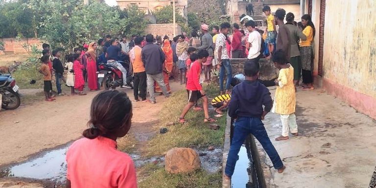 एक साल की बच्ची नाली में गिरी, डूबने से मौत