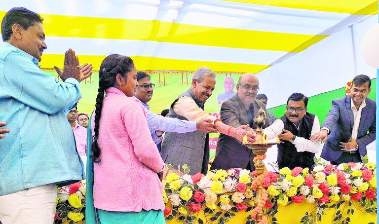 hajipur news. दो दिवसीय कृषि यांत्रिकीकरण सह किसान मेला हुआ शुरू