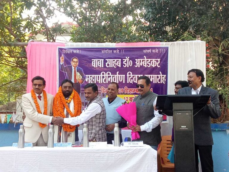 Deoghar news : आंबेडकर पुस्तकालय में मनाया गया बाबा साहब का महापरिनिर्वाण दिवस, विधायक सुरेश पासवान किये गये सम्मानित