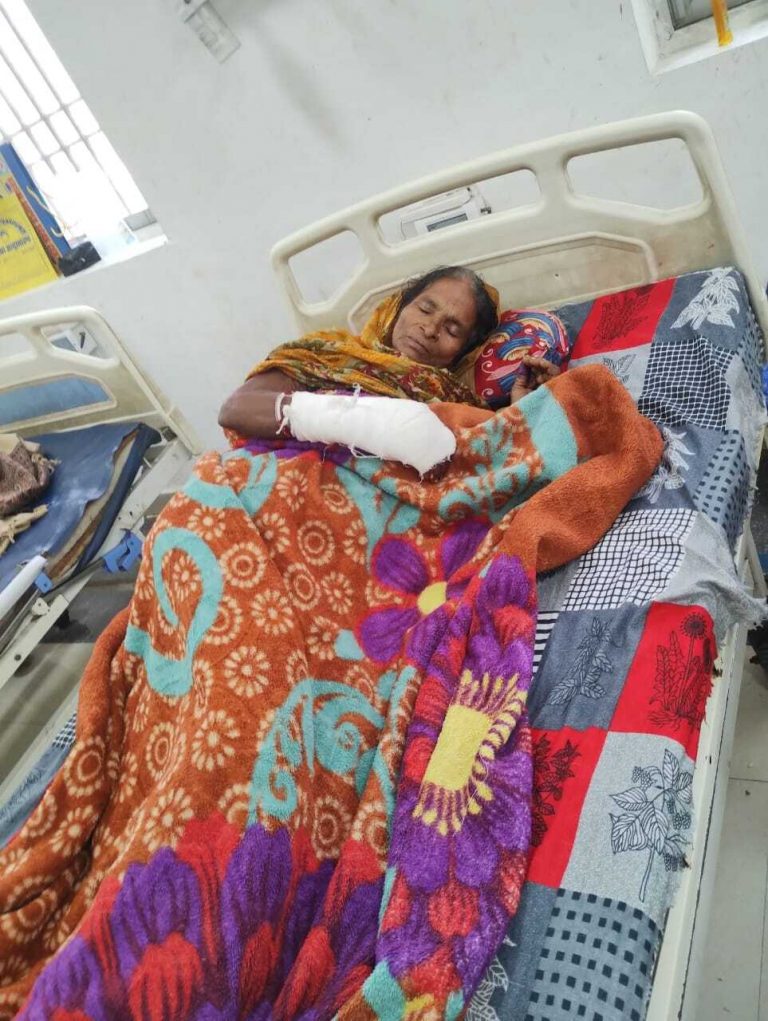 डायन कहकर मारपीट करने व चाकू मारकर घायल करने का आरोप