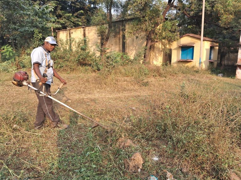 Jamshedpur news. प्रखंड परिसर में बनेगा पार्क, बैठने की होगी व्यवस्था : सुमित प्रकाश