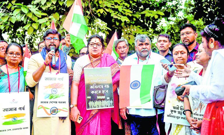 बांग्लादेश की घटना के खिलाफ भाजपा का नंदन के समक्ष प्रदर्शन