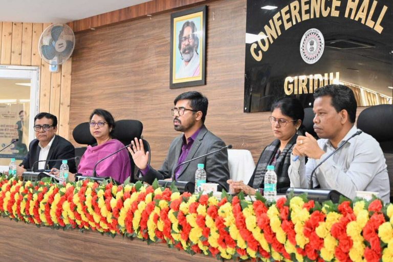 Giridih News :पोलियो के खुराक से पांच साल तक का कोई भी बच्चा से ना छूटे : डीसी