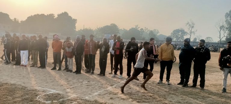 4.50 मिनट में 1600 मीटर की दौड़ में शंकर आया प्रथम