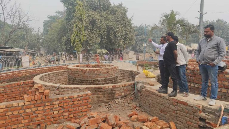 जीर्णोद्धार कार्य का ईओ ने किया निरीक्षण