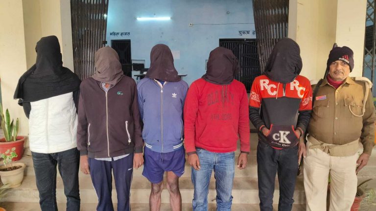 मुफस्सिल पुलिस ने आर्म्स एक्ट के फरार अरोपित समेत छह वारंटियों को किया गिरफ्तार