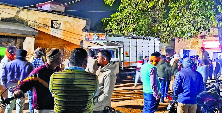 एसएच पर दो बाइकों की आमने-सामने की हुई टक्कर में दो युवकों की गयी जान