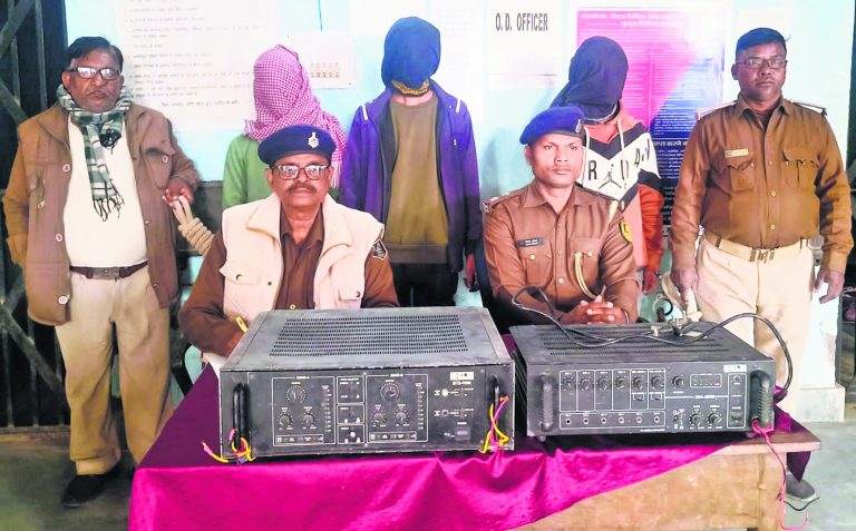 saran News : चोरी की दो एम्प्लीफायर मशीन के साथ तीन गिरफ्तार