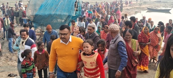 Sitamadhi News : बेलसंड में पानी में तैरता मिला एसबीआइ के अधिकारी का शव, सनसनी