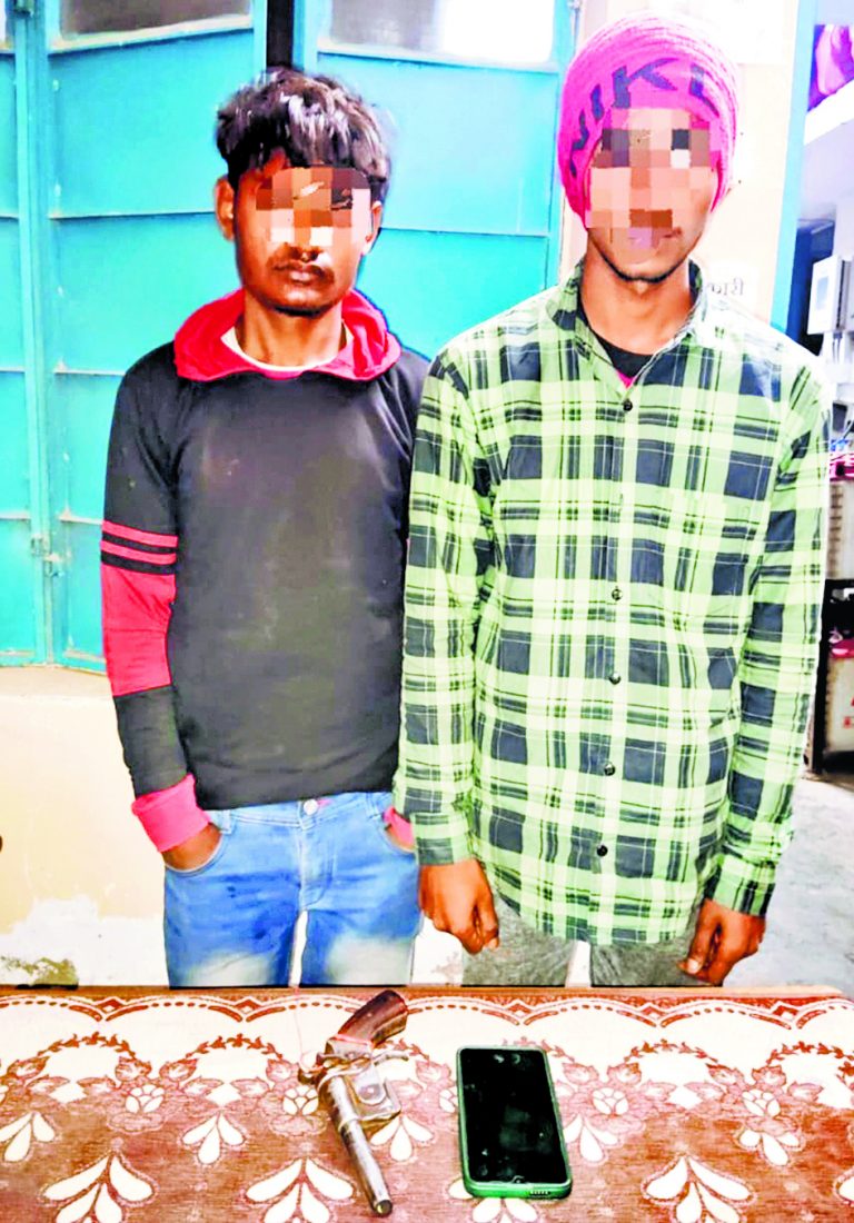 hajipur news. कट्टा व कारतूस के साथ दो बदमाश गिरफ्तार