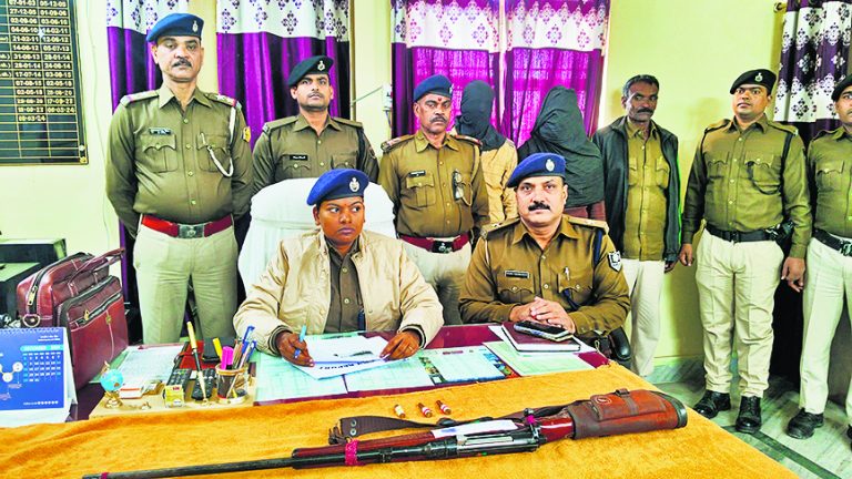 आपसी विवाद में फायरिंग, छापेमारी में एक राइफल, दो गोली व एक खोखा बरामद