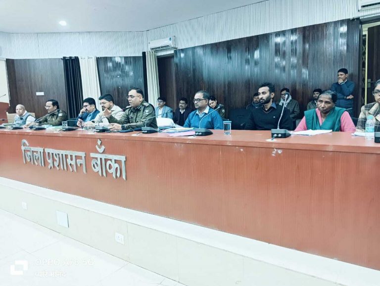 परीक्षा भवन में मोबाइल व इलेक्ट्रोनिक साम्रगी को ले जाने पर रोक : डीएम