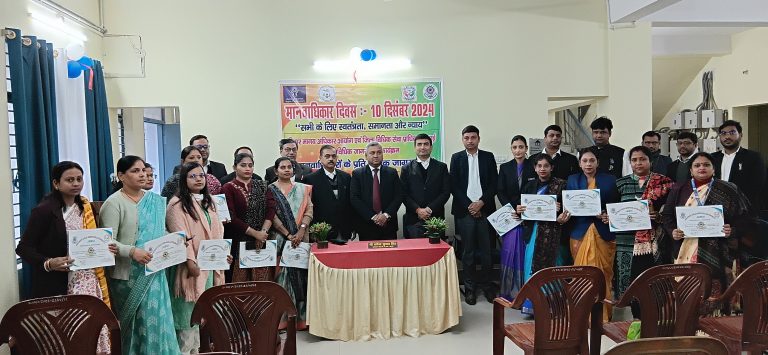 जिला जज ने 12 महिलाओं को किया सम्मानित