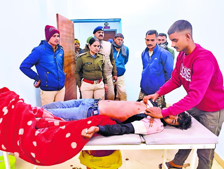 शादी समारोह से लापता हुए युवक का शव घर के पीछे झाड़ी से बरामद, मचा कोहराम