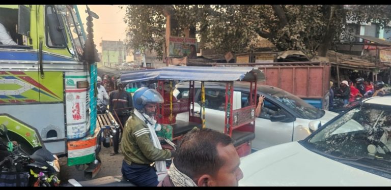 सोनो चौक पर रुक-रुक कर लगता रहा जाम, लोग परेशान