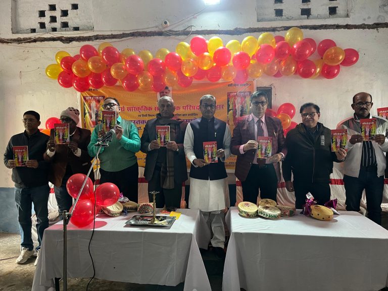 Katihar news : मनुष्य को मनुष्य बनने की प्रेरणा देती है पुस्तक : पूर्व सांसद