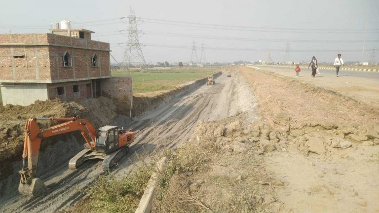 डुमरी में एनएच 22 व एसएच 78 को जोड़ने वाले जंक्शन का काम रुकवाया