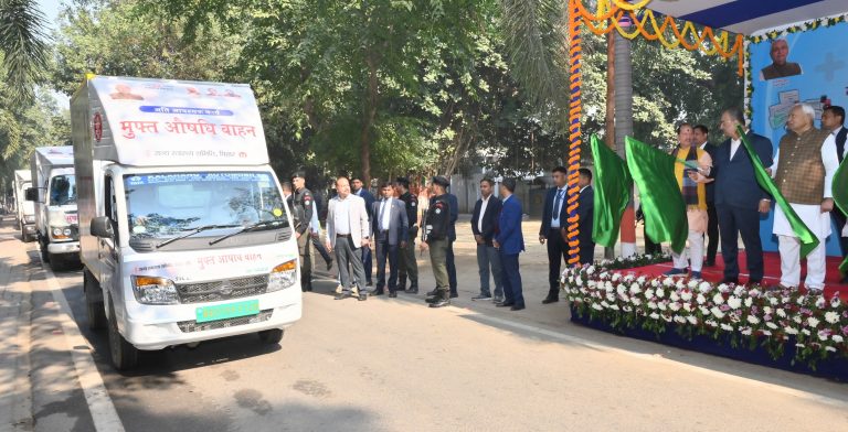 मुख्यमंत्री ने  औषधि वाहनों को  किया रवाना