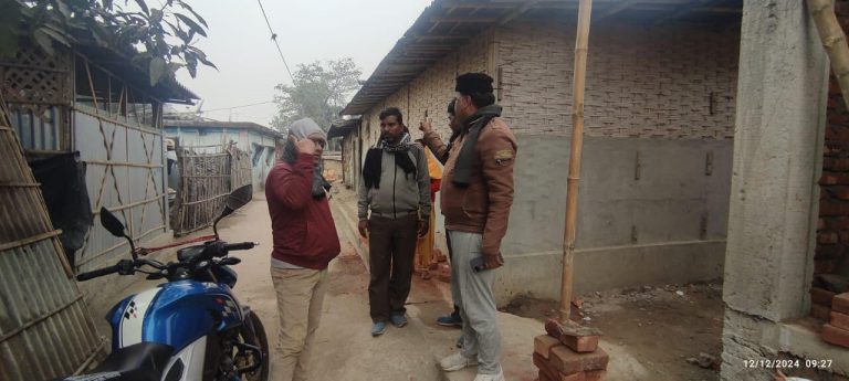 कचरा उठाव कार्य की बीडीओ ने की जांच
