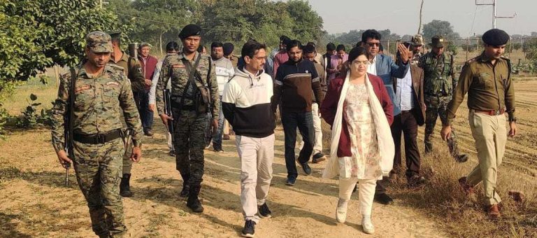 डीएम ने कृषि विज्ञान केंद्र का लिया जायजा, किसानों को दी जा रही नवीनतम तकनीक से हुईं अवगत