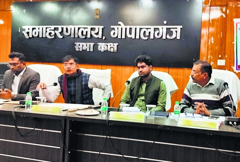 Gopalganj News  : सारण प्रमंडल के आयुक्त ने निर्वाचक सूची के विशेष संक्षिप्त पुनरीक्षण कार्य की समीक्षा की