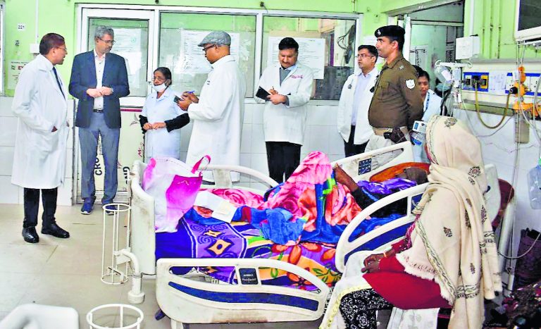 Rims News : मेडिसिन सहित कई वार्ड में रोज नहीं बदला जाता है बेडशीट, प्रभारी नर्स को शोकॉज