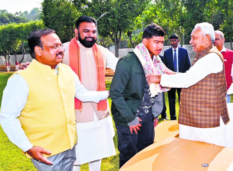 मुख्यमंत्री नीतीश कुमार ने वैभव सूर्यवंशी को किया सम्मानित