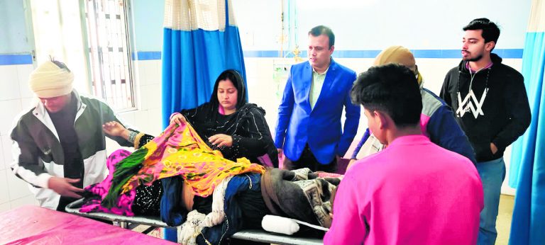 नाजायज संबंध के शक पर पति ने पत्नी को मारी गोली, जख्मी