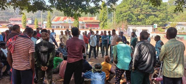 Chaibasa News : धोबिल माइंस के मजदूरों की छंटनी पर 19 को होगा फैसला, आक्रोश