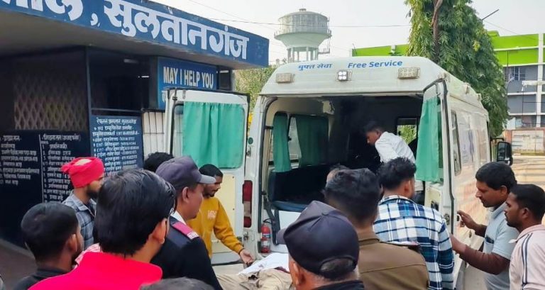 Bhagalpur News: सुलतानगंज में दो बाइक के बीच भीषण टक्कर, चार जख्मी, तीन रेफर