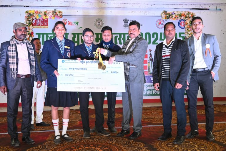 राष्ट्रीय युवा महोत्सव के जिलास्तरीय प्रतियोगिता में विद्यार्थियों ने दिखायी प्रतिभा