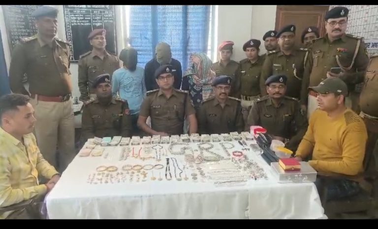 ट्रेन में यात्रियों से चोरी की गयी 295.5 ग्राम सोना व 2.73 किलोग्राम चांदी व 6 लाख 58 हजार रुपये नगदी बरामद