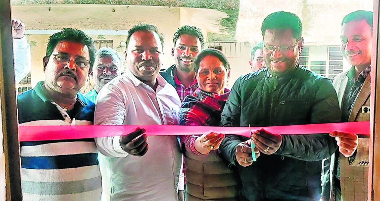seraikela kharsawan news: खरसावां लैंपस में धान खरीदी शुरू, विधायक ने कहा- किसानों को अपनी उपज का सही दाम मिलेगा