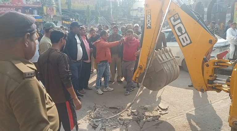 Darbhanga News: सुभाष चौक से दरभंगा टावर-भगत सिंह चौक की सड़क व फुटपाथ को कराया अतिक्रमणमुक्त