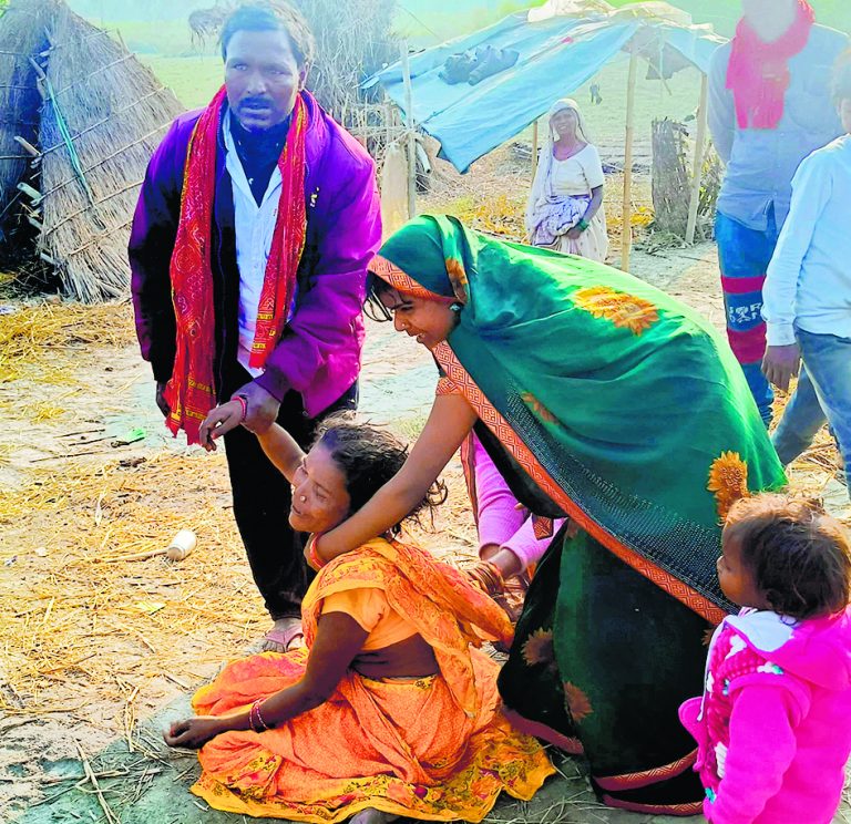 Gopalganj News  : मणिपुर में श्रमिकों की हत्या के बाद वहां से लौटने लगे प्रवासी मजदूर