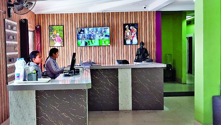 Ranchi News : रांची स्टेशन पर शुरू हुई रिटायरिंग रूम और डोरमेटरी की सुविधा