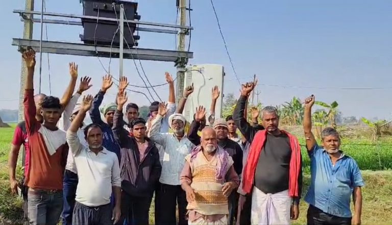 ट्रांसफार्मर खराब , किसानों को सिंचाई में हो रही परेशानी