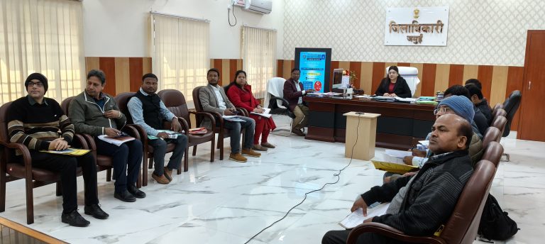 विकास योजनाओं के प्राथमिकता के आधार पर दें गति- डीएम