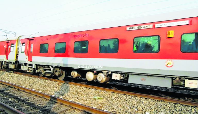 Gaya News : महत्वपूर्ण ट्रेनों को फॉग सेफ डिवाइस से करेंगे लैस, तैयारियां शुरू