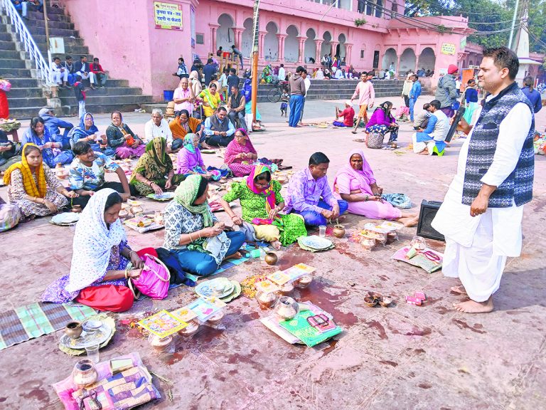 Gaya News : दूसरे दिन सबसे अधिक मध्य प्रदेश व गुजरात से आये श्रद्धालुओं ने किया पिंडदान का कर्मकांड