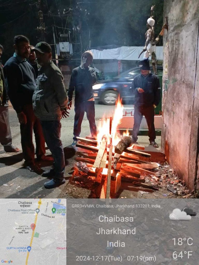 Chaibasa News : शीतलहरी से ठिठुर रहा जनजीवन