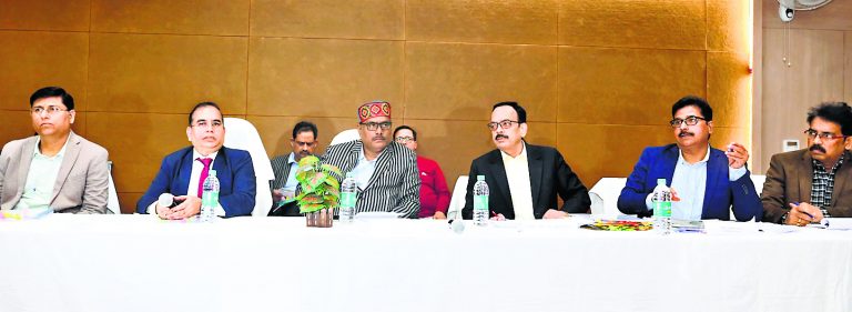 political news : शराब बेचकर पैसा जमा नहीं करनेवालों पर करें कार्रवाई : मंत्री