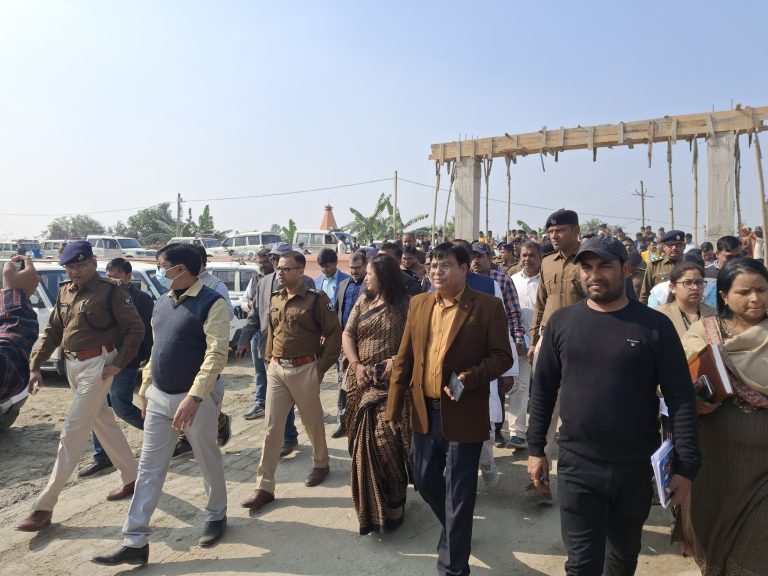 Motihari News : सीएम के संभावित कार्यक्रम के लिए जिला प्रशासन ने की समीक्षा बैठक