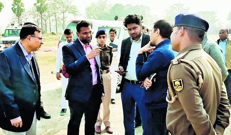 Gopalganj News  : बरहीमा टोल प्लाजा पर पहुंचे डीएम, लोकल वाहनों के लिए पास बनाने का दिया आदेश