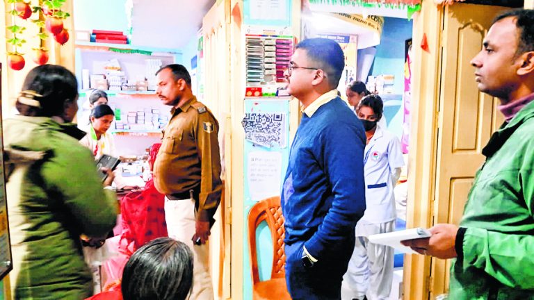 निरीक्षण में बंद मिली सरकारी राशन की दुकानए मांगा शॉकाज