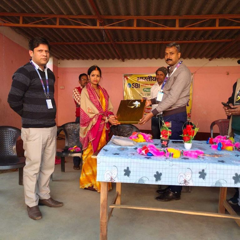 एसबीआइ ने एक करोड़ रुपये का बांटा ऋण