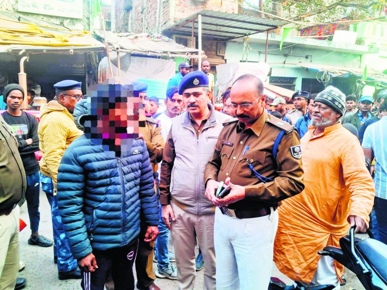 Gaya News : सराय रोड में कुर्की को लेकर पहुंची पुलिस तो आरोपित ने कर दिया सरेंडर