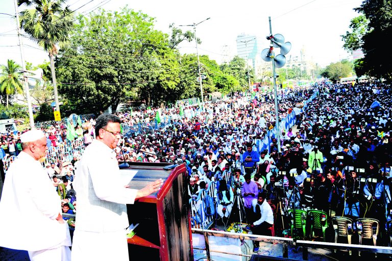 वक्फ की संपत्ति नहीं ले सकती मोदी सरकार : फिरहाद